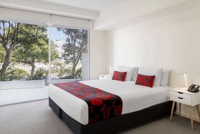 ラマダ バイ ウィンダム マークーラ ビーチ