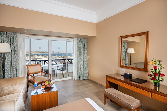 ナアマ ベイ  ホテル & リゾート