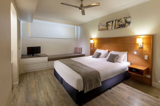 ホイットサンデー アパートメンツ