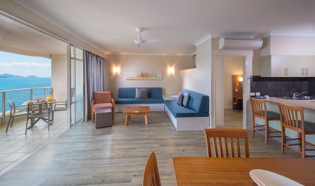 ホイットサンデー アパートメンツ