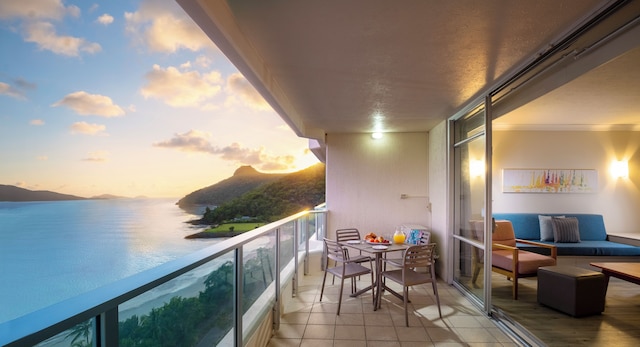 ホイットサンデー アパートメンツ