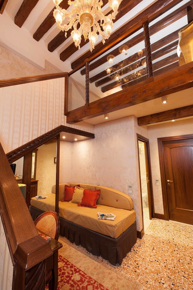 ホテル パラッツオ ステルン