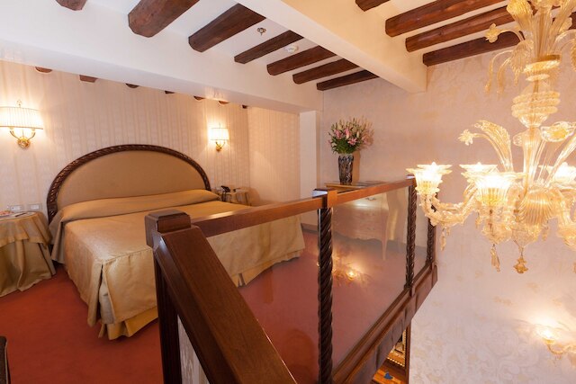 ホテル パラッツオ ステルン