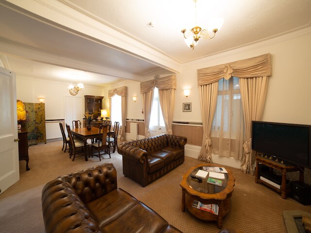 ファインズ ベイリウィック ホテル