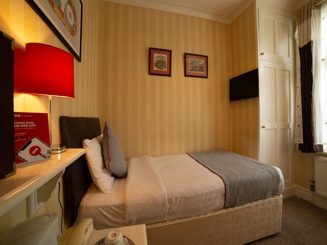 ファインズ ベイリウィック ホテル