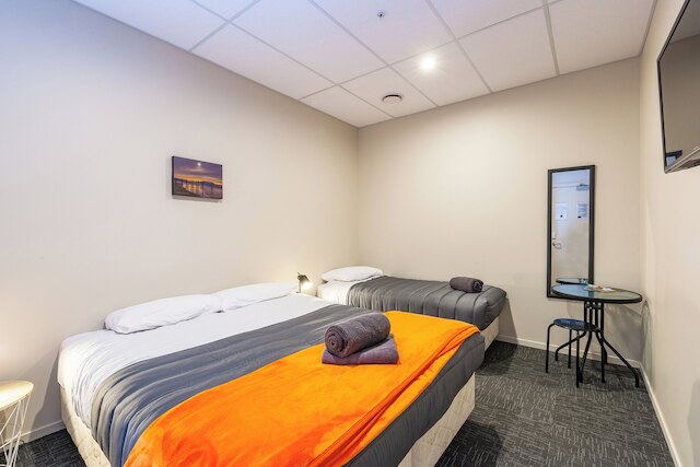 ロック ソリッド バックパッカーズ ロトルア