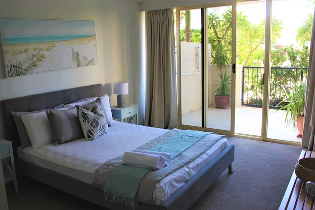 コンテッサ ホリデイ アパートメンツ