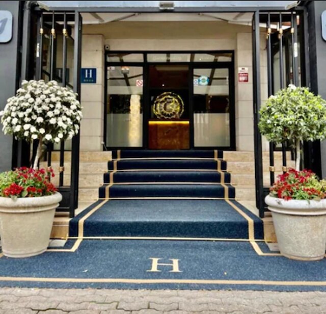 ホテル スイーツ フェリア デ マドリッド