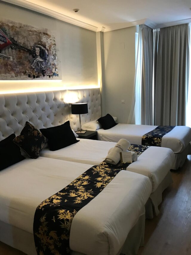 ホテル スイーツ フェリア デ マドリッド