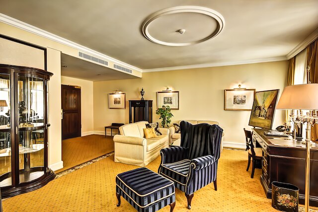 スイッツ - アン ダー フラウエンキルヒェ