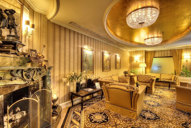 スイッツ - アン ダー フラウエンキルヒェ