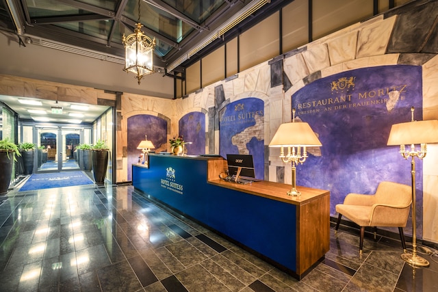 スイッツ - アン ダー フラウエンキルヒェ