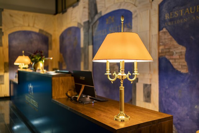 スイッツ - アン ダー フラウエンキルヒェ