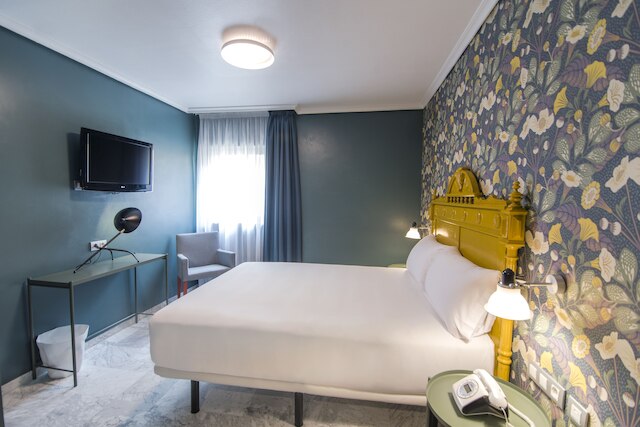 プチ パレス プエルタ ドゥ トリアナ