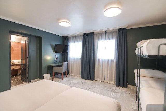 プチ パレス プエルタ ドゥ トリアナ