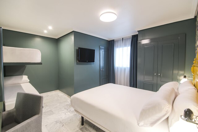 プチ パレス プエルタ ドゥ トリアナ