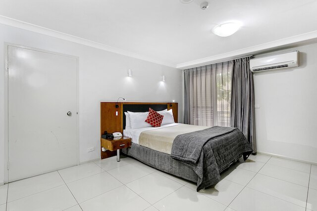 コンフォート イン & スイーツ バーウッド