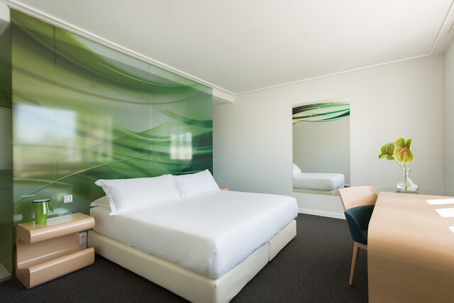 ルーム メイト オスカー、マドリード