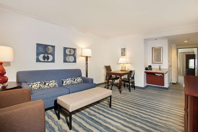 エンバシー スイーツ バイ ヒルトン タンパ ブランドン