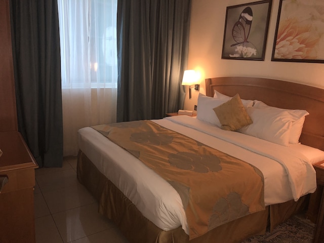 ゴールデン チューリップ シャルジャー