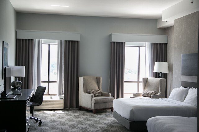 フォーポインツ バイ シェラトン バーミンガム ホームウッド