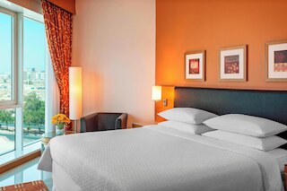 フォー ポインツ バイ シェラトン バール ドバイ