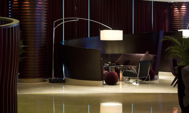 フォーポインツ バイ シェラトン ハンジョウ ビンジアン (杭州龍禧福朋喜來登酒店)