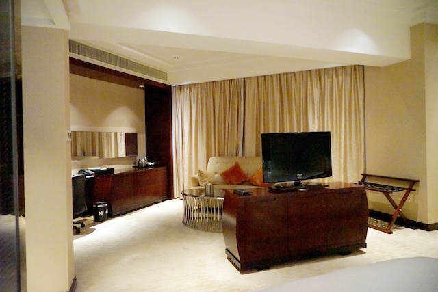 フォーポインツ バイ シェラトン ハンジョウ ビンジアン (杭州龍禧福朋喜來登酒店)