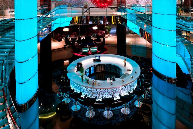 フォーポインツ バイ シェラトン ハンジョウ ビンジアン (杭州龍禧福朋喜來登酒店)