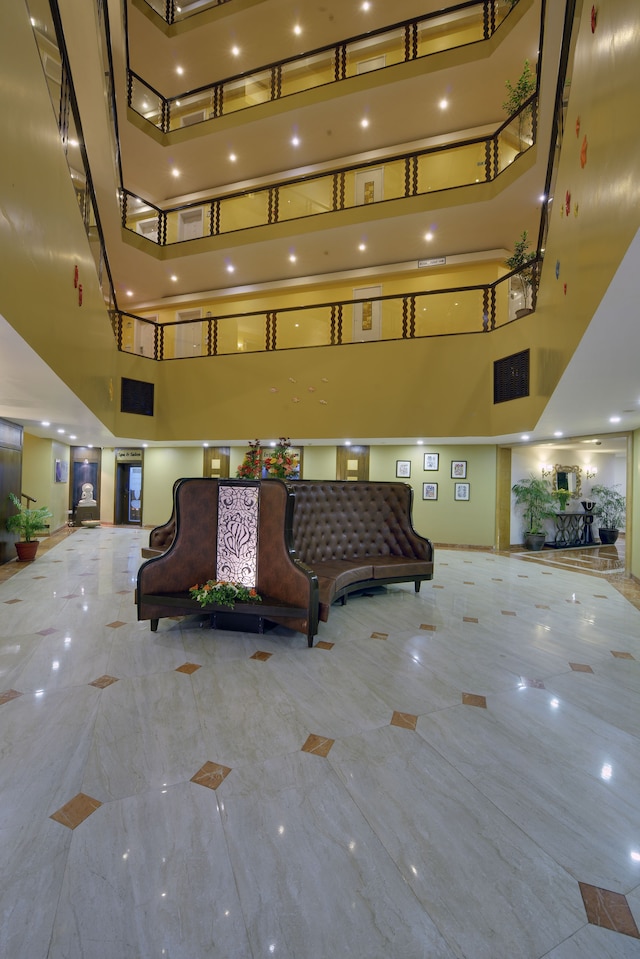 ザ クラウン ゴア