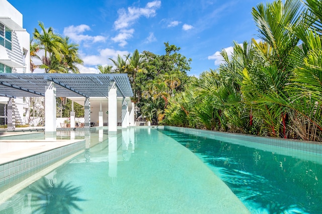 201 レイク ストリート アパートメンツ