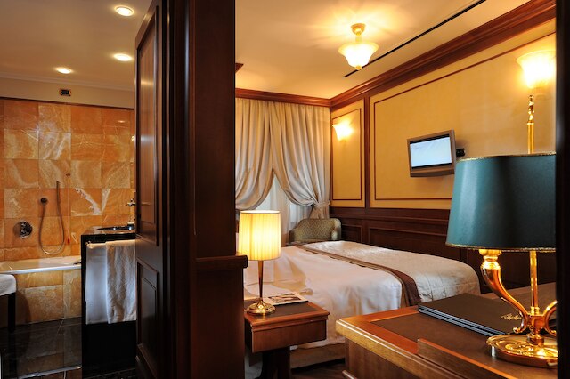 ホテル マンツォーニ