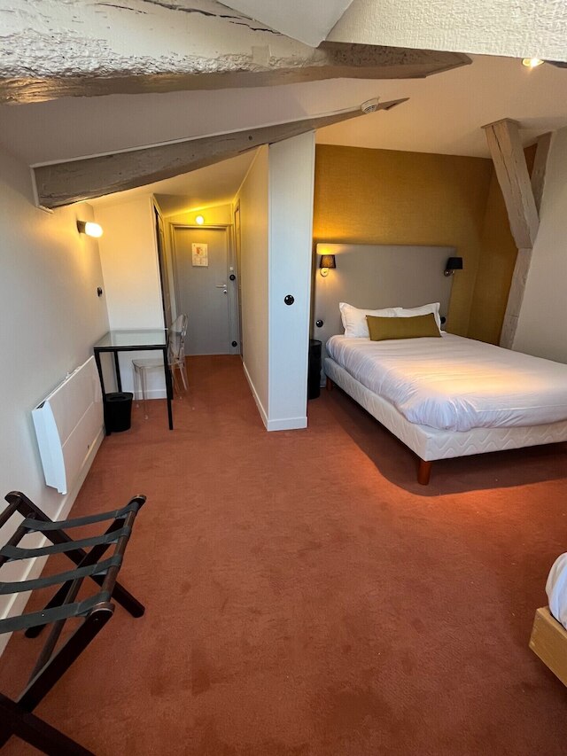 ホテル アンリ 4