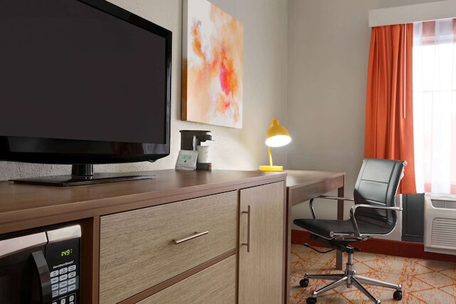 ラ キンタ イン & スイーツ バイ ウィンダム ラッカワナ