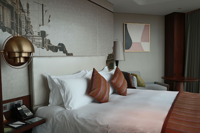 ハワード ジョンソン ファイハイ ホテル上海 (上海嘉豪淮海国际豪生酒店)