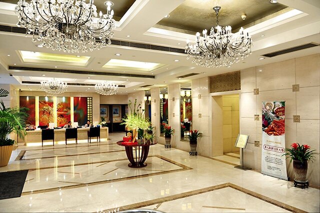 ハワード ジョンソン ファイハイ ホテル上海 (上海嘉豪淮海国际豪生酒店)