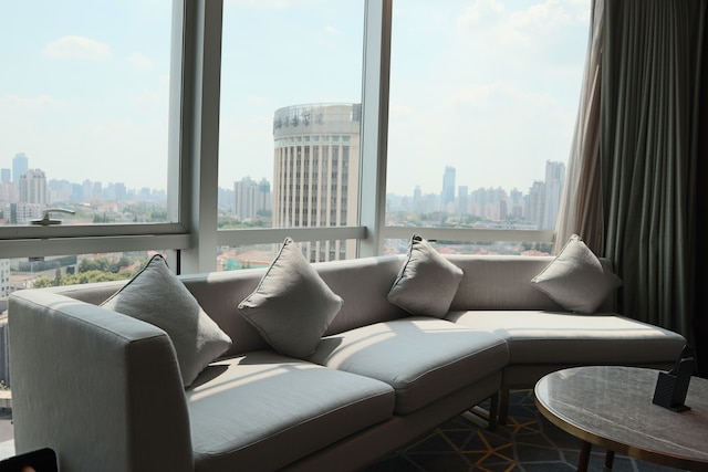 ハワード ジョンソン ファイハイ ホテル上海 (上海嘉豪淮海国际豪生酒店)