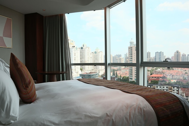 ハワード ジョンソン ファイハイ ホテル上海 (上海嘉豪淮海国际豪生酒店)