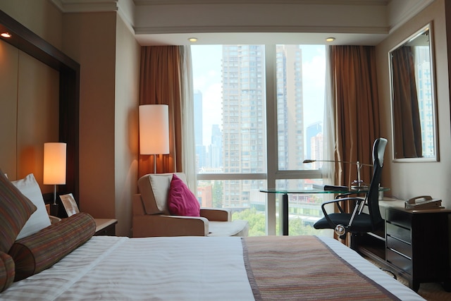 ハワード ジョンソン ファイハイ ホテル上海 (上海嘉豪淮海国际豪生酒店)