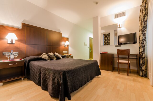 ホテル YIT コンキスタ デ グラナダ