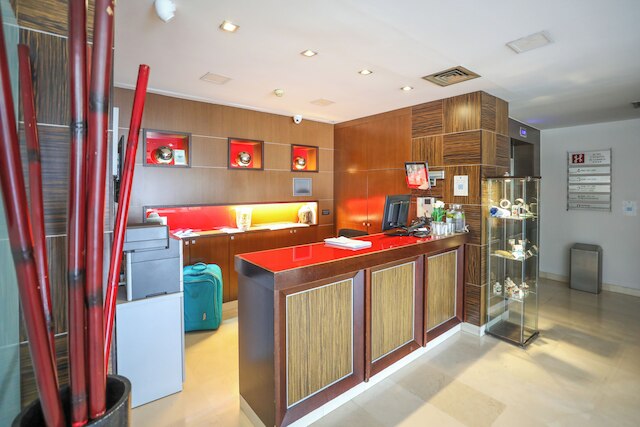 ホテル YIT コンキスタ デ グラナダ