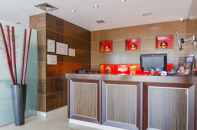 ホテル YIT コンキスタ デ グラナダ