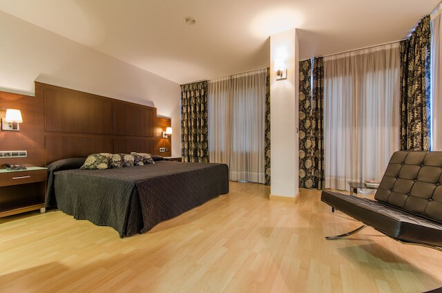 ホテル YIT コンキスタ デ グラナダ