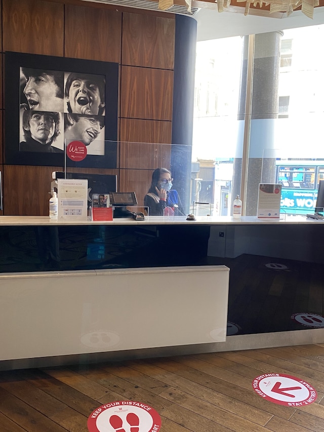 ハード デイズ ナイト ホテル