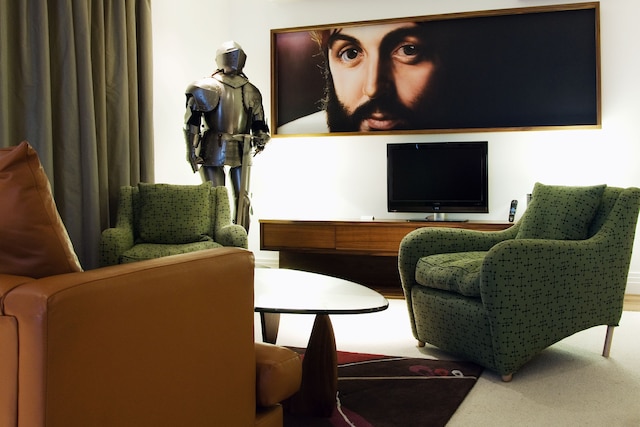 ハード デイズ ナイト ホテル