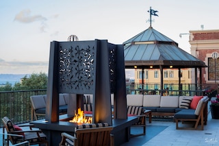 フェアモント ヘリテージ プレイス、ギラデリ スクエア