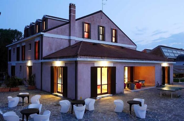 チェルトーサ ホテル