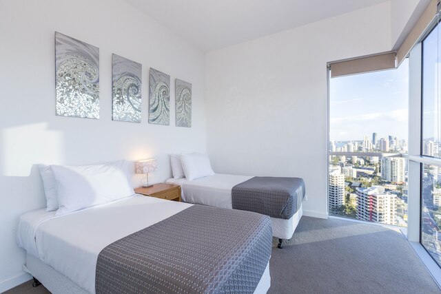 アーティーク サーファーズ パラダイス