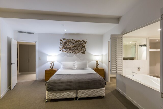 アーティーク サーファーズ パラダイス