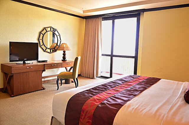 サンダーバード リゾーツ - リサール